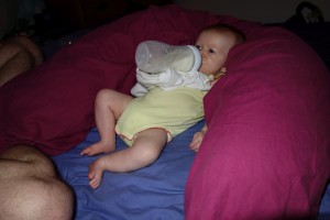 Papa se la joue facile en s'amusant ...