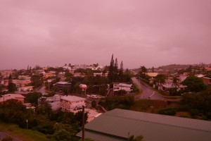 Nouméa, coucher de soleil rose post-cyclone qui a marqué les esprits et les réseaux sociaux.
