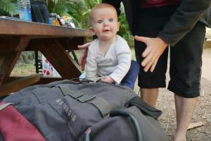 De temps à autre je tiens assise toute seule