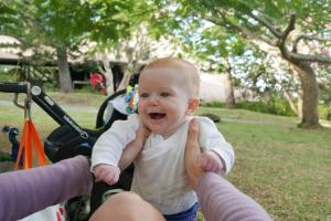 Dans les bras de maman