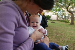 Dans les bras de maman