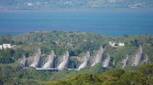 Le centre Tjibaou vu du parc