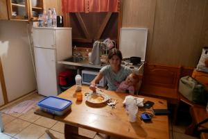 Repas dans le bungalow