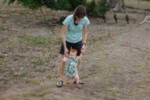 Je marche (presque) seule.