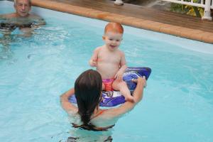 Dans la piscine de mes grand parents.
