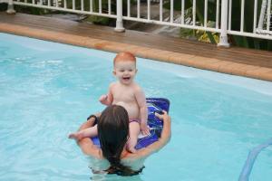 Dans la piscine de mes grand parents.