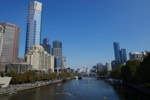 Melbourne depuis un pont sur la Yarra