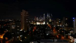 Vue de la ville de nuit