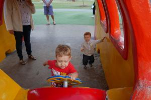 Aire de jeux, attention j'arrive