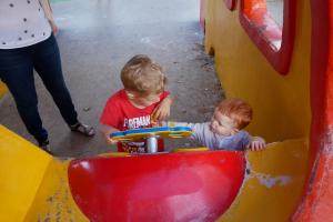 Cette aire de jeu est trop petite pour nous deux ! 