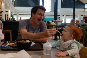 Repas japonais : poulet pané sauce curry avec du riz