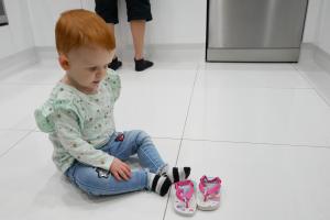 Essayage des claquettes