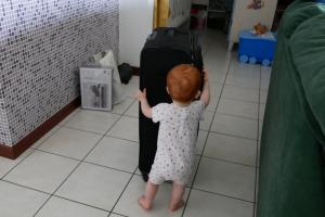 Je finis de ranger les valises