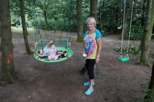 La balancelle en famille et avec ma grande tante