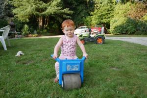 Après le tracteur la moto, je sais tout conduire.