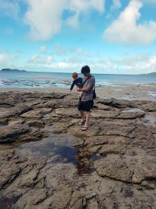 Balade en bord de mer sur les cailloux