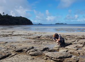 Balade en bord de mer sur les cailloux