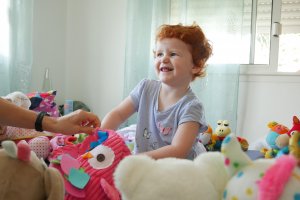 Jeux dans le lit de papa et maman
