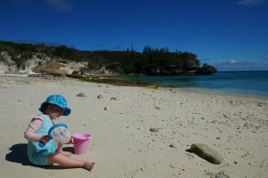 Jeux et baignade à la plage de Pédé